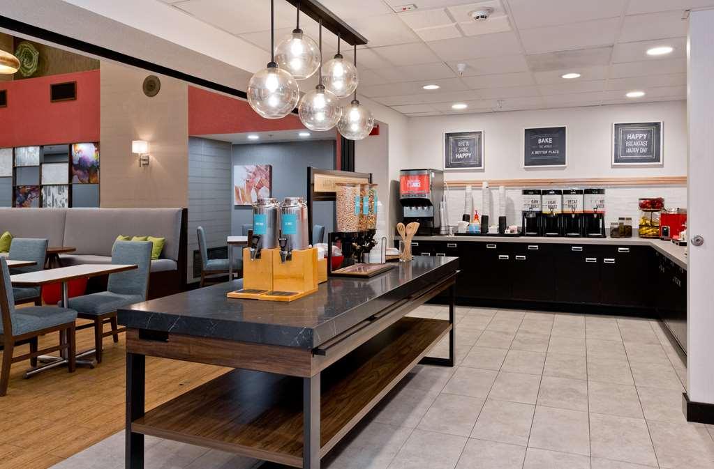 Hampton Inn & Suites Palm Desert Restaurant photo