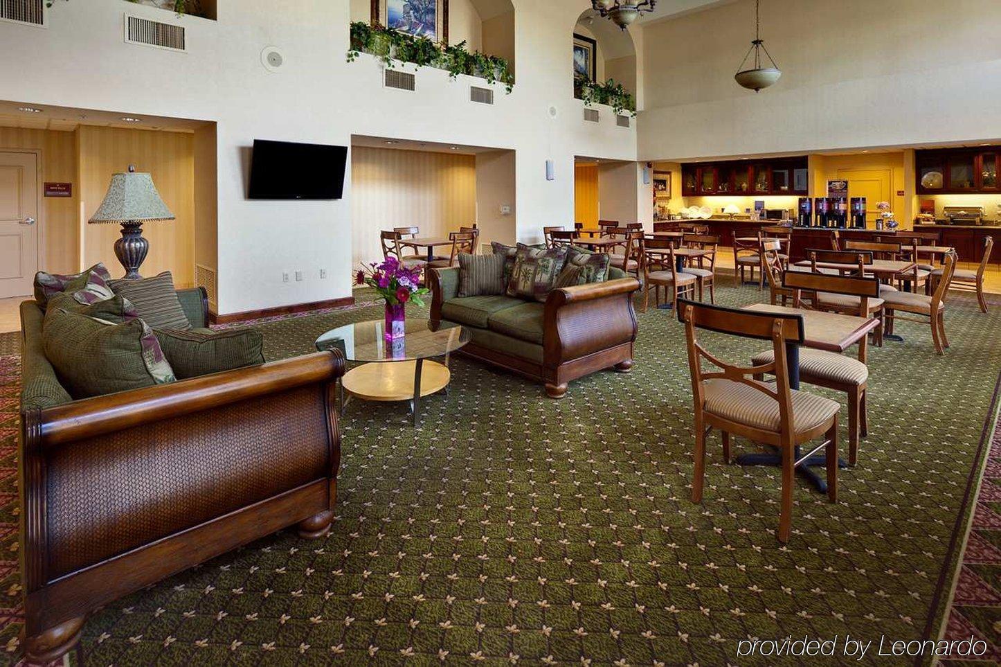 Hampton Inn & Suites Palm Desert Interior photo